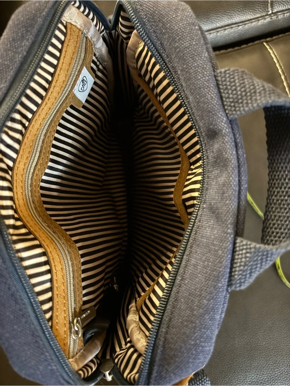 Travelon Heritage anti-theft Tour Bag